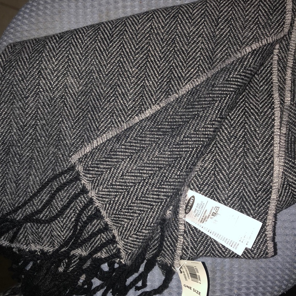 Old Navy scarf unisex Taking offers on all items
